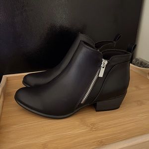Woman’s Espirt booties